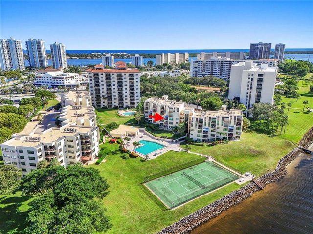 364 Golfview Road 405, North Palm Beach, FL 33408