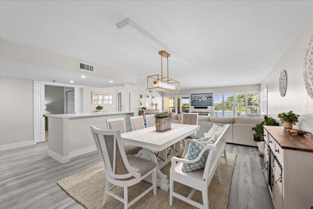 364 Golfview Road 405, North Palm Beach, FL 33408