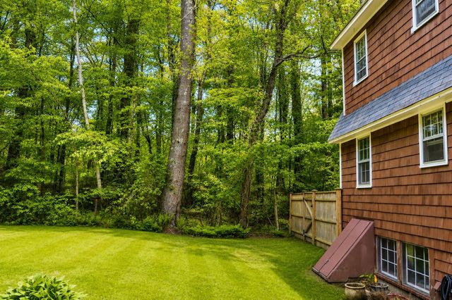 86 Mammoth Road, Londonderry, NH 03053