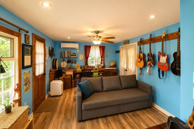 86 Mammoth Road, Londonderry, NH 03053