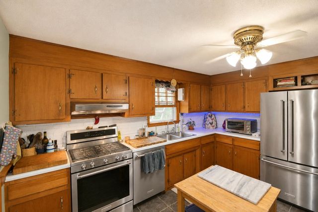 86 Mammoth Road, Londonderry, NH 03053