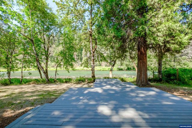 45849 River Loop Rd, Lyons, OR 97358