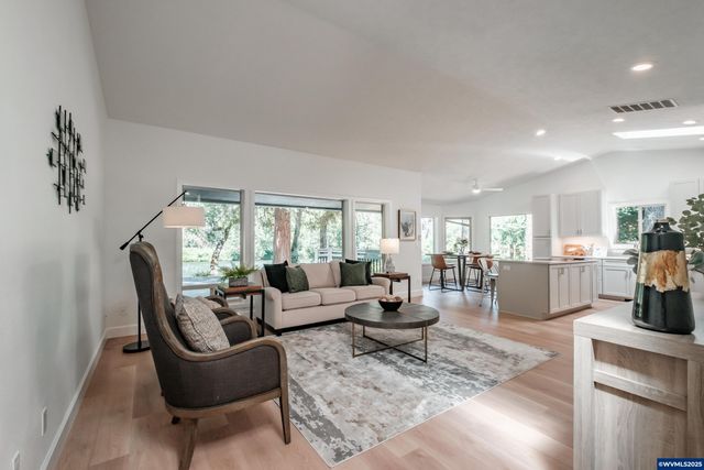 45849 River Loop Rd, Lyons, OR 97358