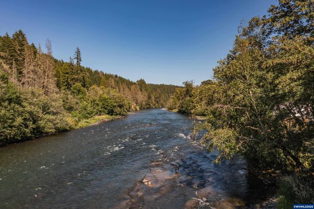 45849 River Loop Rd, Lyons, OR 97358