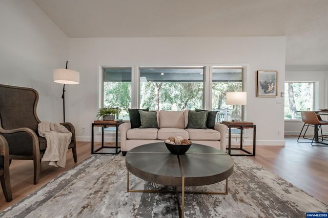 45849 River Loop Rd, Lyons, OR 97358