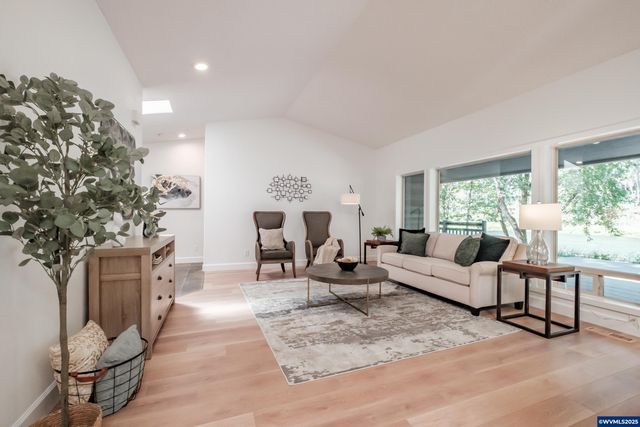 45849 River Loop Rd, Lyons, OR 97358