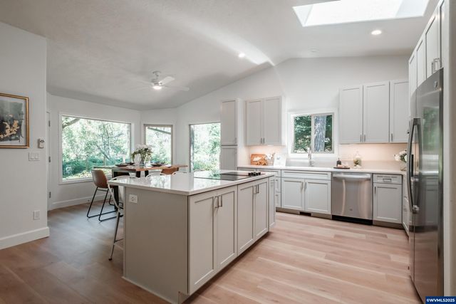 45849 River Loop Rd, Lyons, OR 97358