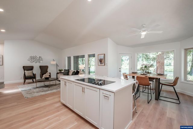 45849 River Loop Rd, Lyons, OR 97358