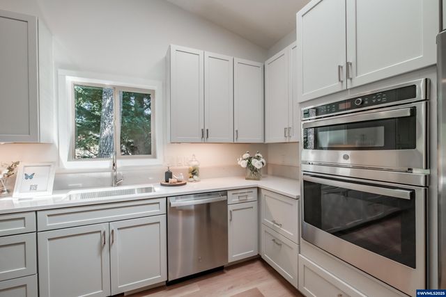 45849 River Loop Rd, Lyons, OR 97358