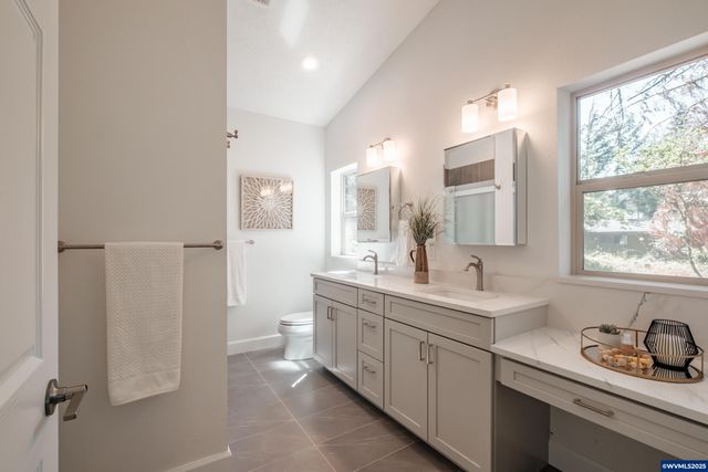 45849 River Loop Rd, Lyons, OR 97358