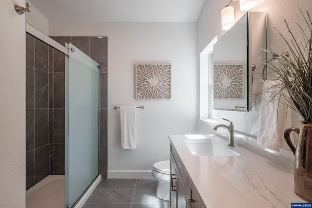 45849 River Loop Rd, Lyons, OR 97358