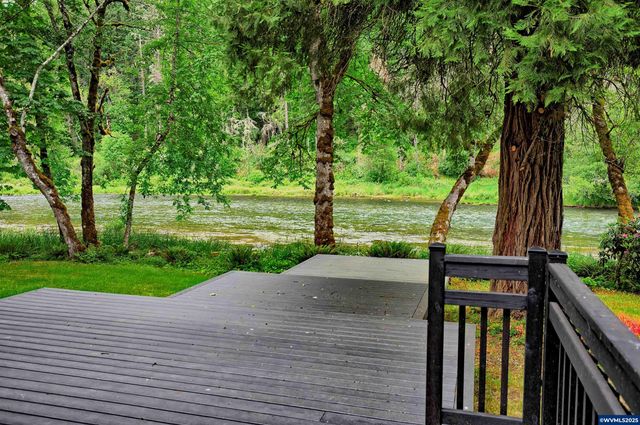 45849 River Loop Rd, Lyons, OR 97358