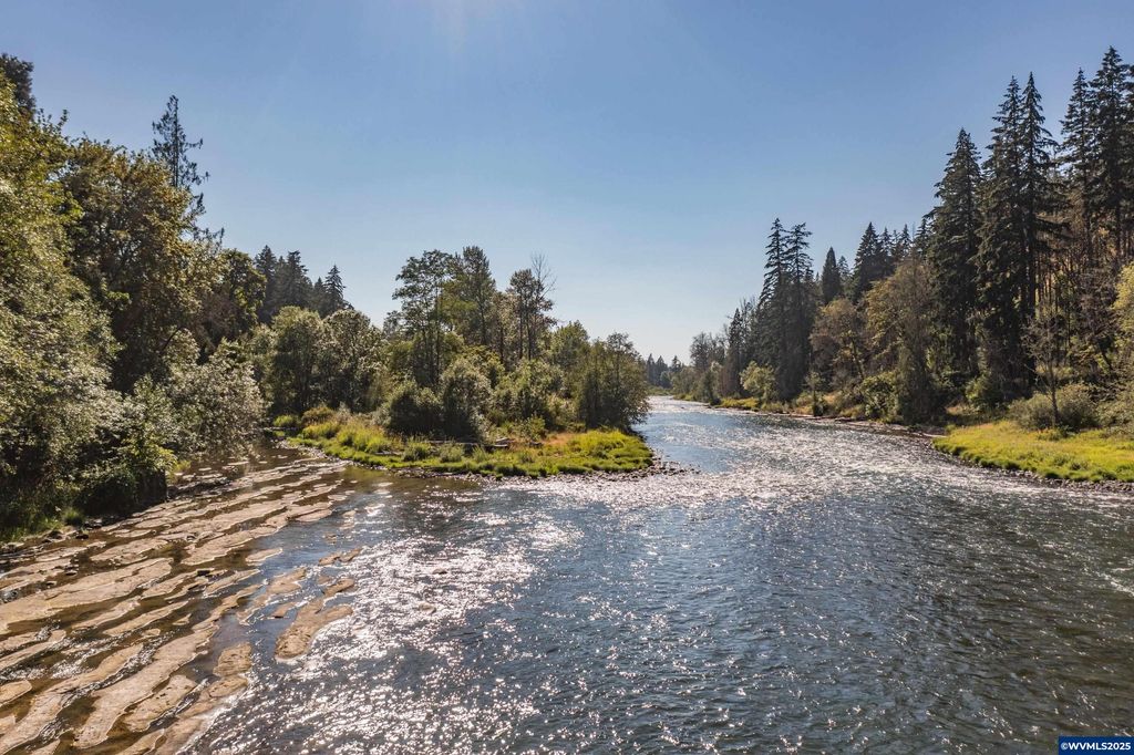 45849 River Loop Rd, Lyons, OR 97358