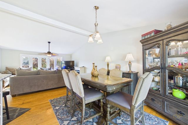 6 Lighthouse Ln, New Bedford, MA 02744