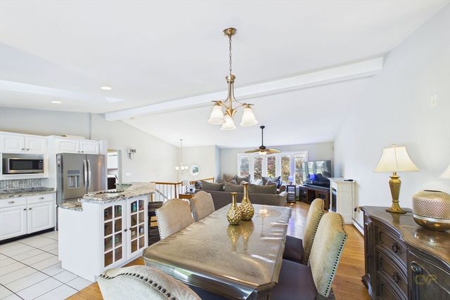 6 Lighthouse Ln, New Bedford, MA 02744