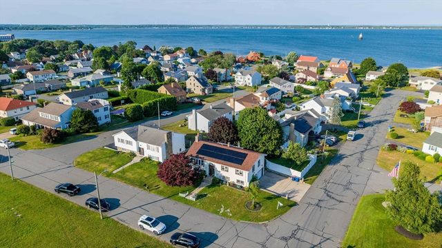 6 Lighthouse Ln, New Bedford, MA 02744