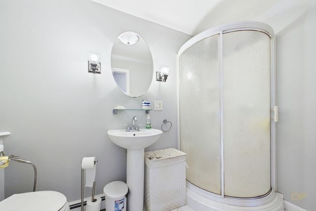 6 Lighthouse Ln, New Bedford, MA 02744