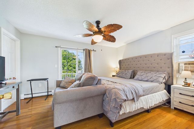 6 Lighthouse Ln, New Bedford, MA 02744