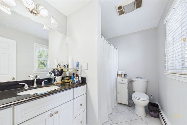 6 Lighthouse Ln, New Bedford, MA 02744