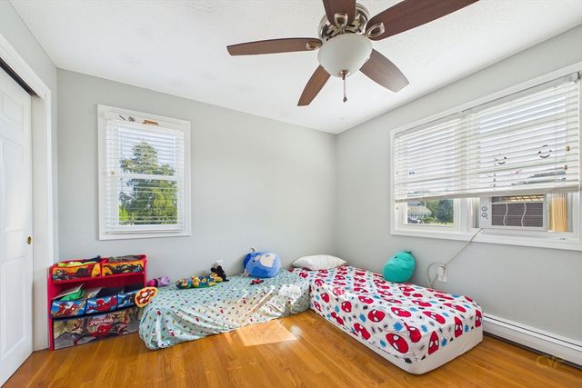 6 Lighthouse Ln, New Bedford, MA 02744