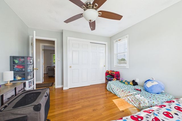6 Lighthouse Ln, New Bedford, MA 02744
