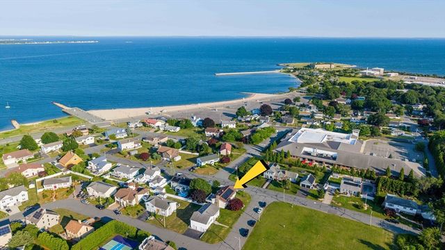 6 Lighthouse Ln, New Bedford, MA 02744