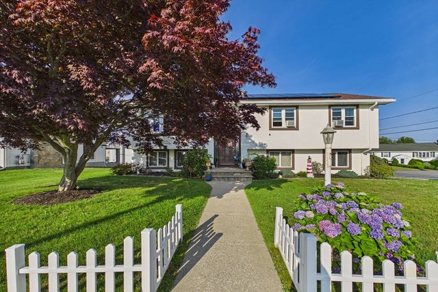 6 Lighthouse Ln, New Bedford, MA 02744