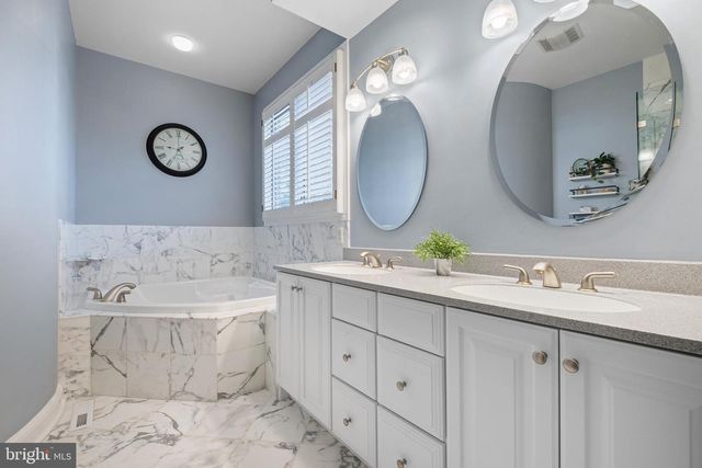 117 DOWNS DR, Wilmington, DE 19807