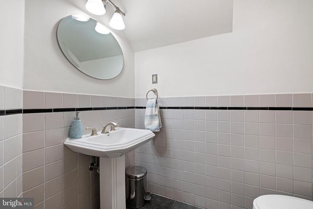 117 DOWNS DR, Wilmington, DE 19807