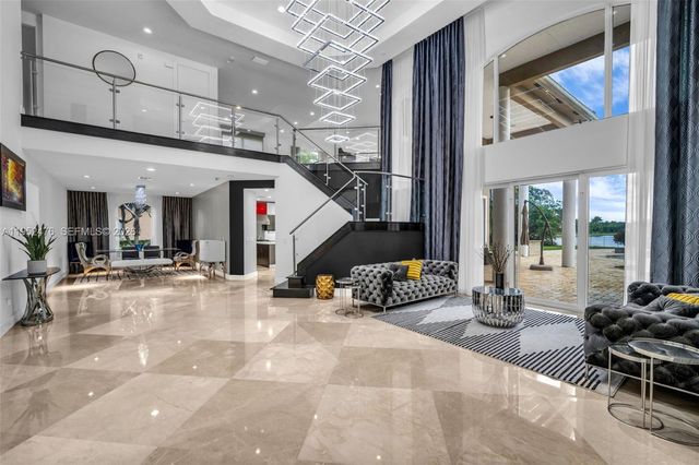 10792 Pine Lodge Trl, Davie, FL 33328