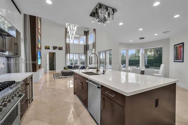 10792 Pine Lodge Trl, Davie, FL 33328