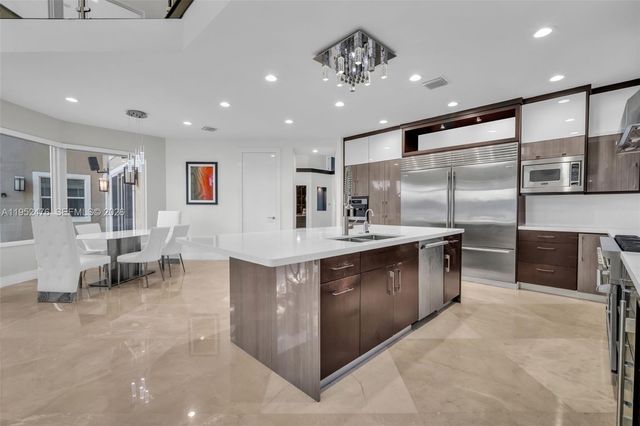 10792 Pine Lodge Trl, Davie, FL 33328