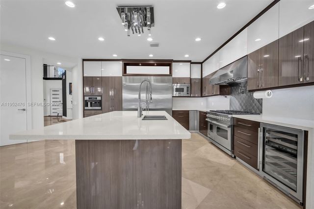 10792 Pine Lodge Trl, Davie, FL 33328