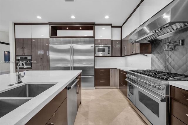 10792 Pine Lodge Trl, Davie, FL 33328