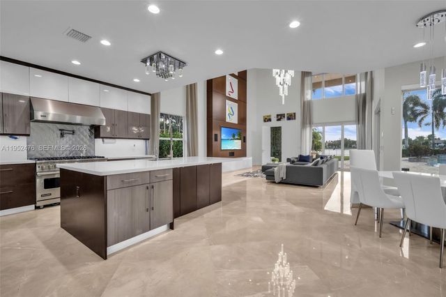 10792 Pine Lodge Trl, Davie, FL 33328