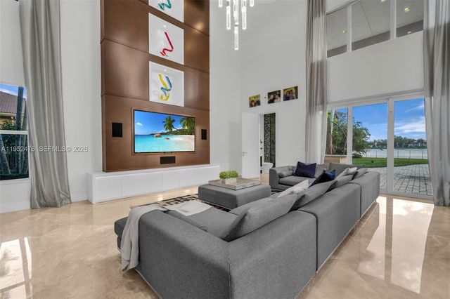 10792 Pine Lodge Trl, Davie, FL 33328