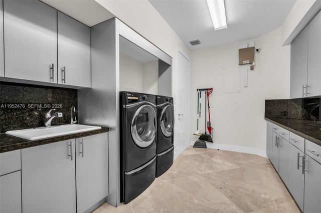 10792 Pine Lodge Trl, Davie, FL 33328