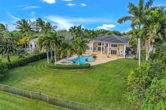 10792 Pine Lodge Trl, Davie, FL 33328