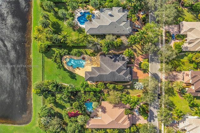 10792 Pine Lodge Trl, Davie, FL 33328
