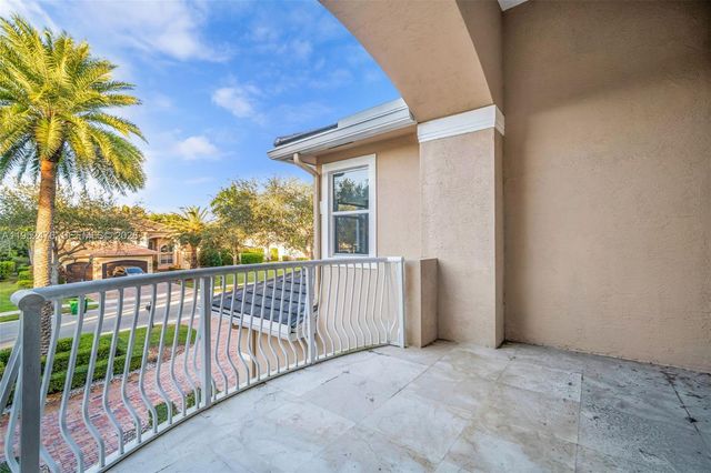 10792 Pine Lodge Trl, Davie, FL 33328