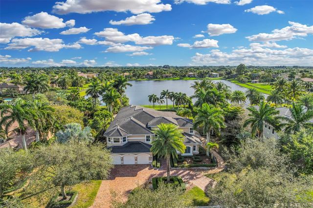 10792 Pine Lodge Trl, Davie, FL 33328