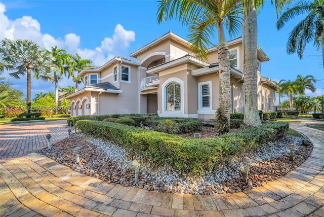 10792 Pine Lodge Trl, Davie, FL 33328