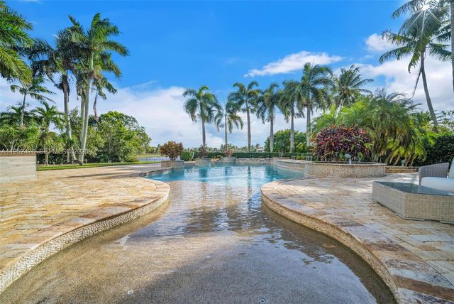 10792 Pine Lodge Trl, Davie, FL 33328