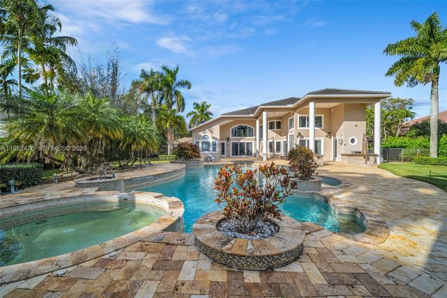 10792 Pine Lodge Trl, Davie, FL 33328