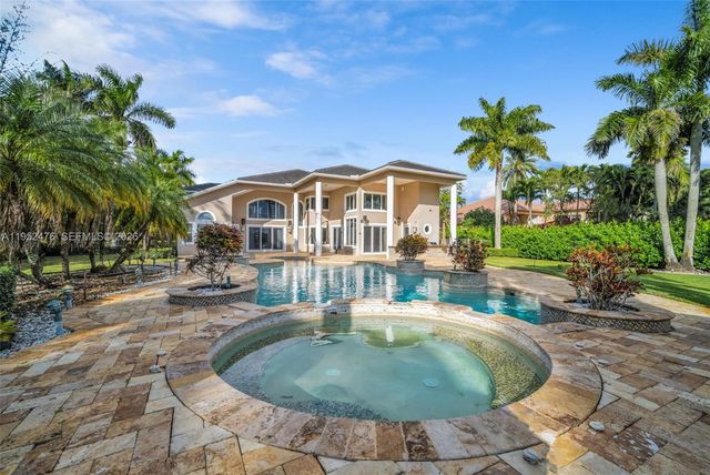 10792 Pine Lodge Trl, Davie, FL 33328