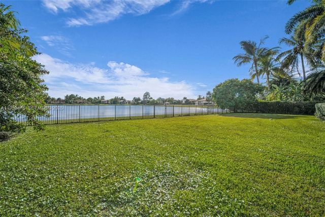 10792 Pine Lodge Trl, Davie, FL 33328