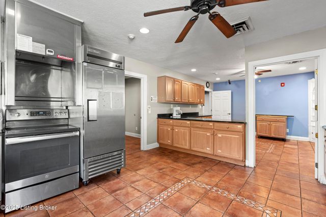 2210 Tucker Station Rd, Jeffersontown, KY 40299