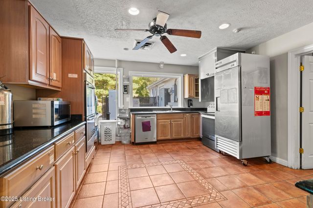 2210 Tucker Station Rd, Jeffersontown, KY 40299
