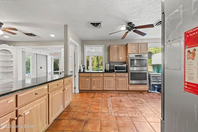 2210 Tucker Station Rd, Jeffersontown, KY 40299