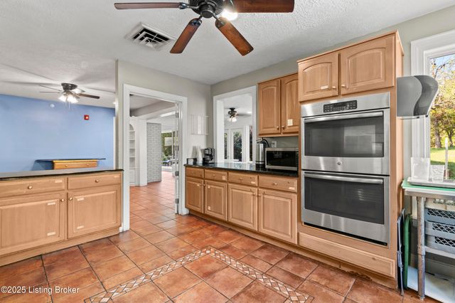 2210 Tucker Station Rd, Jeffersontown, KY 40299